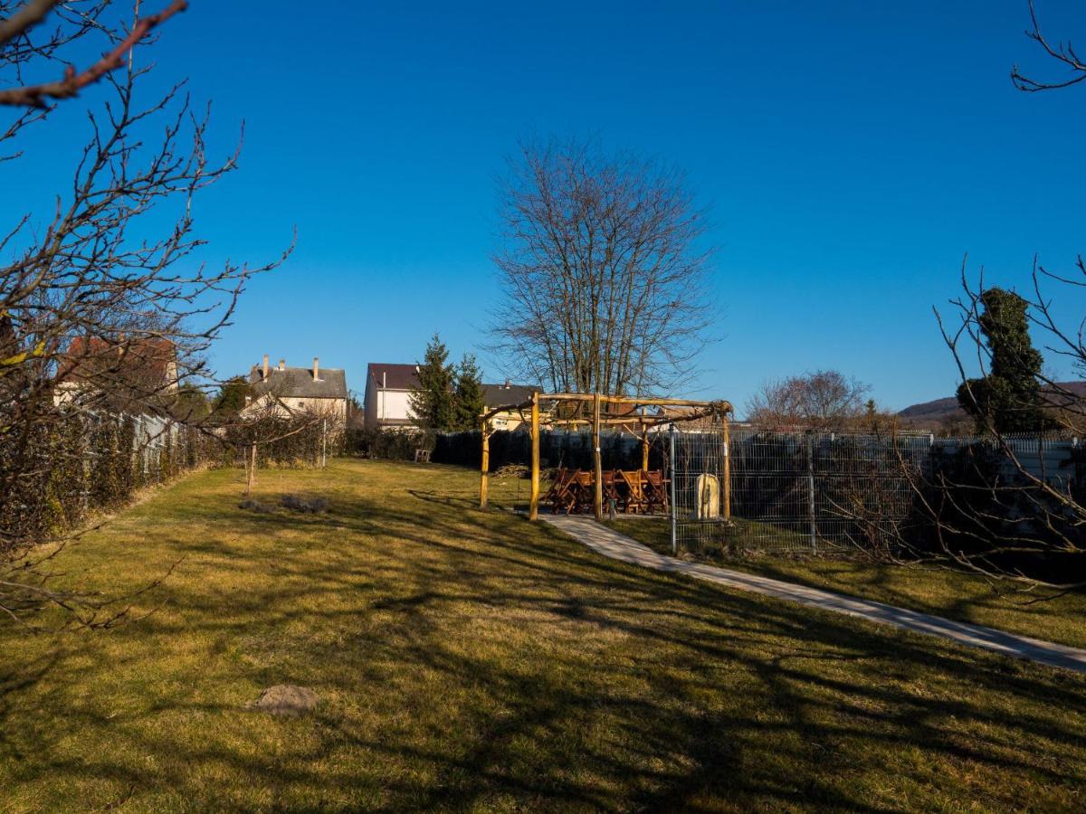 Bed and Breakfast Mamutfenyő Panzió Tata Exterior foto