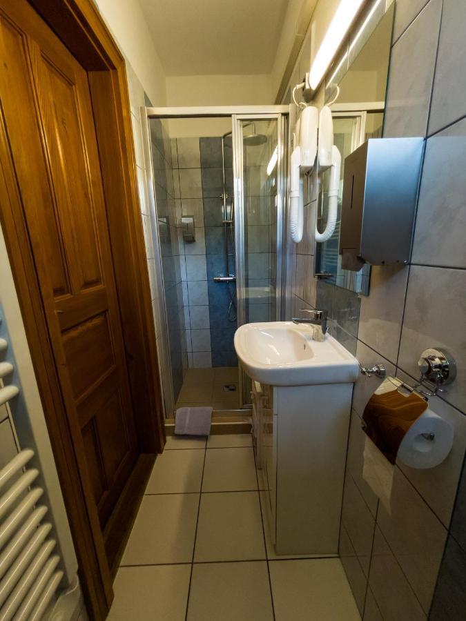 Bed and Breakfast Mamutfenyő Panzió Tata Exterior foto