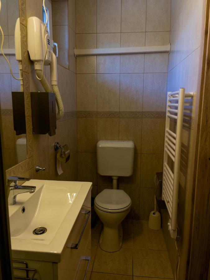 Bed and Breakfast Mamutfenyő Panzió Tata Exterior foto